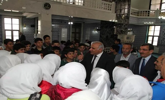 "Camideki çocuk sesi bahardaki kuş cıvıltıları gibidir"  