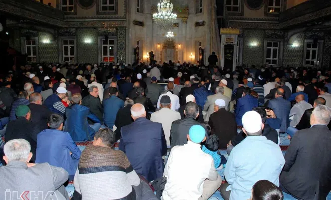 Elazığlılar mevlid kandilini idrak etti 