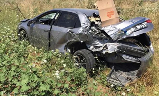 Kaza yapan otomobil şarampole yuvarlandı: 1 yaralı