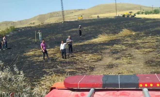 Kovancılar`da çıkan yangında 20 dönüm buğday tarlası küle döndü 