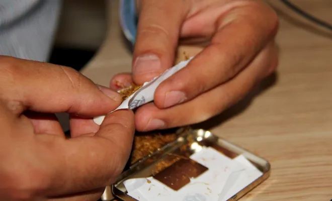 Sarma sigara ve içi tütün dolu makaron satışı yarından itibaren yasaklanıyor 