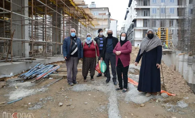 Elazığlı depremzedelerden elektrik kesintilerine ve yol çilesine tepki 