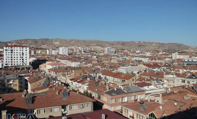 Elazığ'da orta hasarlı evlerde oturanlar ORTADA KALDI