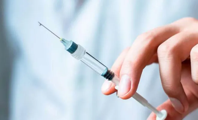 Elâzığ'da sağlık çalışanlarının ardından öncelikli kişiler için de aşılama başladı