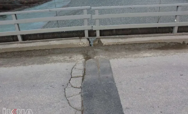 Palu Köprüsü'nde çatlaklar meydana geldi