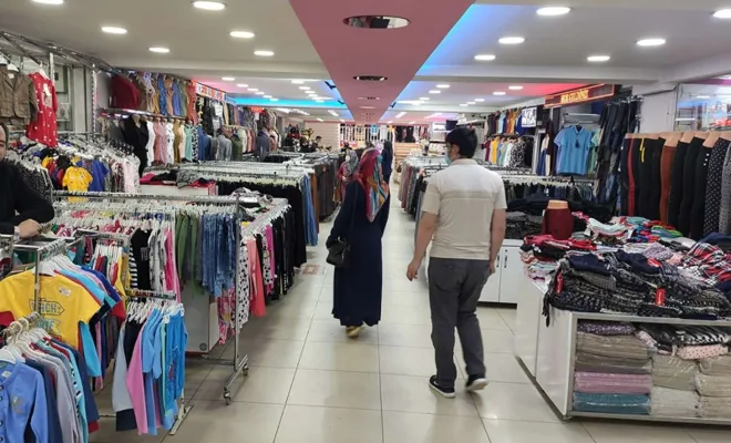 Elazığ`da Bayram için mal alan giyim sektörü endişeli 