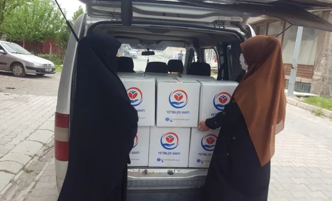 HÜDA PAR Elazığ Kadın Kolları Yetim Ailelere Yardım Kolisi Dağıttı