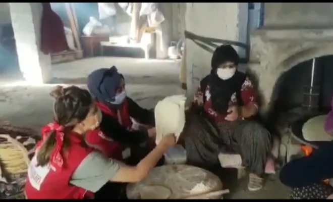 Kovancılar Kızılay Gençlik Ev Ekmeği Yapıp Dağıttı