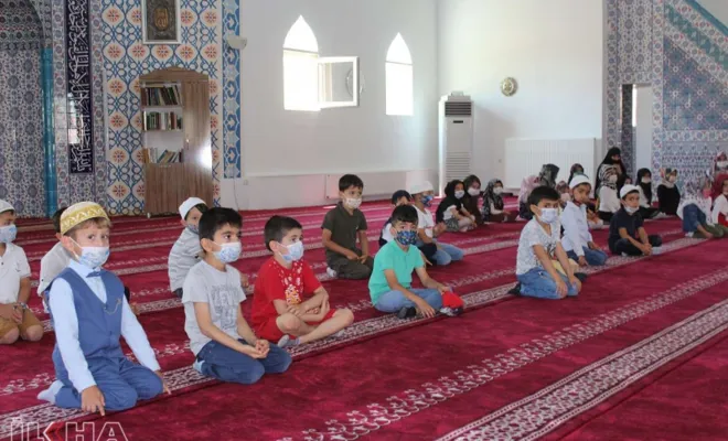 Palu`da 4-6 yaş Kur'an Kursu öğrencileri karne sevinci yaşadı