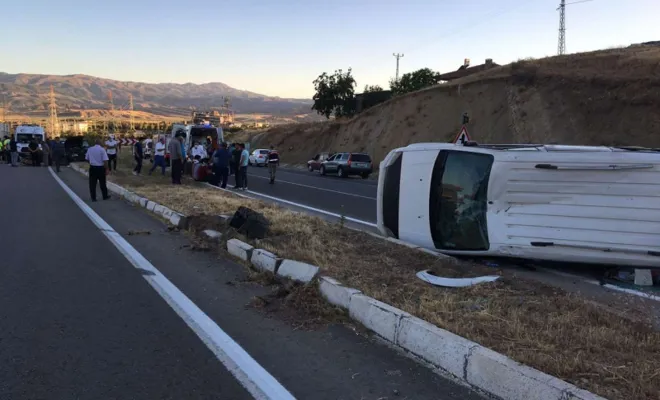 Kovancılar'da trafik kazası: 4'ü çocuk 5 yaralı 