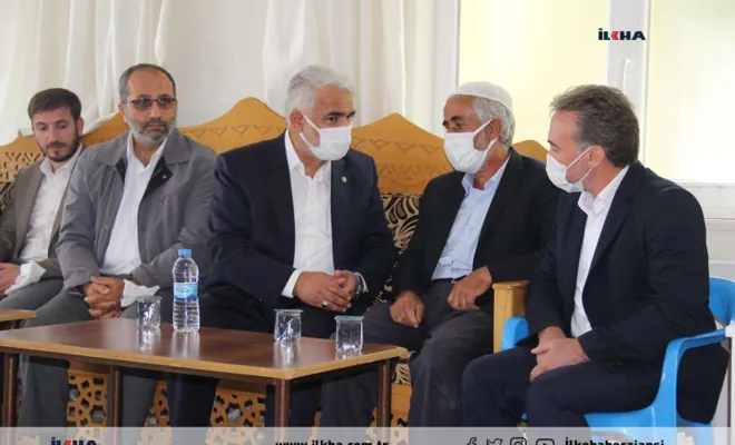 HÜDA PAR Genel Başkanı Yapıcıoğlu Elazığ’da Çeçen ailesinin taziyesine katıldı