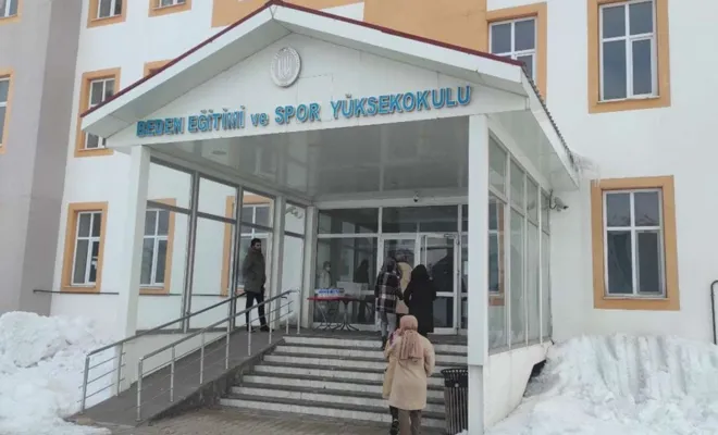 AÖF Güz Dönemi Dönem Sonu Sınavları'nın ilk oturumu başladı