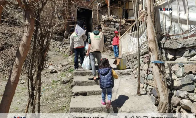 Elazığ’da İHH’nın ilçelerdeki yardımları sürüyor