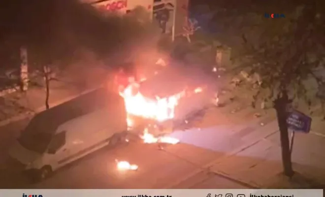 Elazığ'da minibüs alev aldı: Bir yaralı 