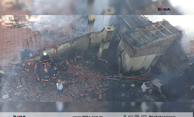 Yangın çatı katını küle çevirdi 