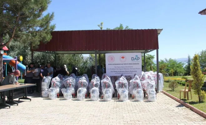 Sivrice`de çiftçilere süt sağım makinası dağıtıldı 