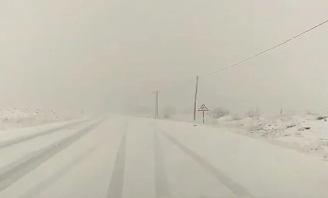 Karakoçan'da mevsimin ilk karı yağdı