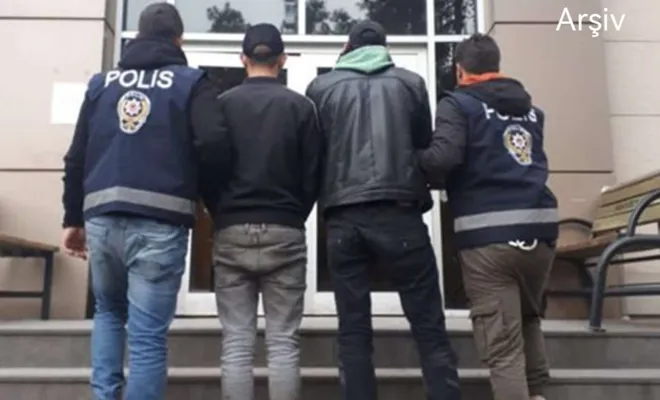 Elazığ'da ağır hasarlı binalarda hırsızlık yapan 2 kişi yakalandı 