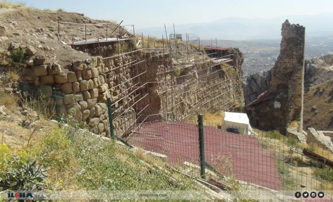 Harput Kalesinde kazı ve restorasyon çalışmaları devam ediyor 