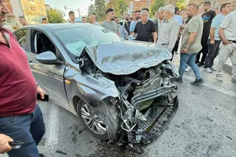 Elazığ’da Yüklü Araç Orta Refüje Çıktı: Maddi Hasarla Atlatıldı