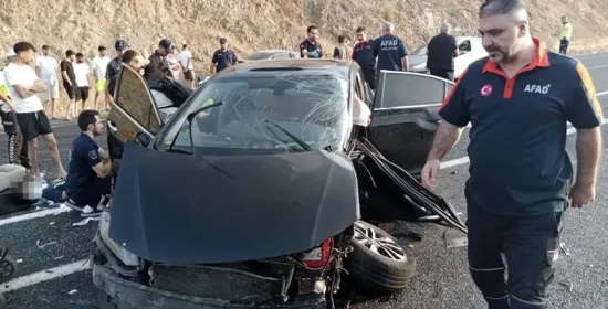 Sıcak Havalardan Bunalan Vatandaşlar Hazar Gölü’ne Akın Etti