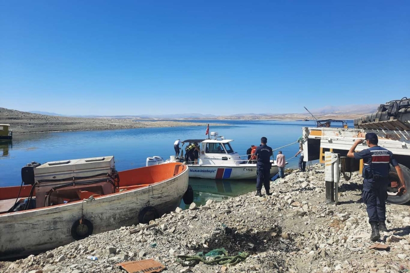 Elâzığ'da tekne battı: 1 kişi kayıp 