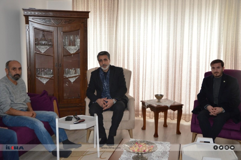 HÜDA PAR Sözcüsü Emiroğlu, Elazığ'da depremzede aileleri ziyaret etti 